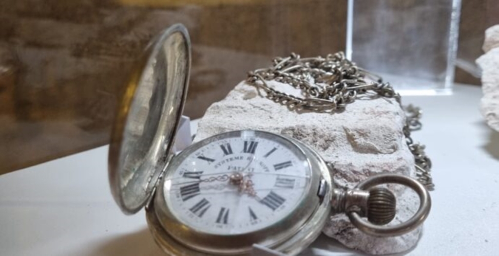 “Millenovecentootto, oggetti ritrovati dal terremoto dello Stretto”: la storia di una perpetua rinascita